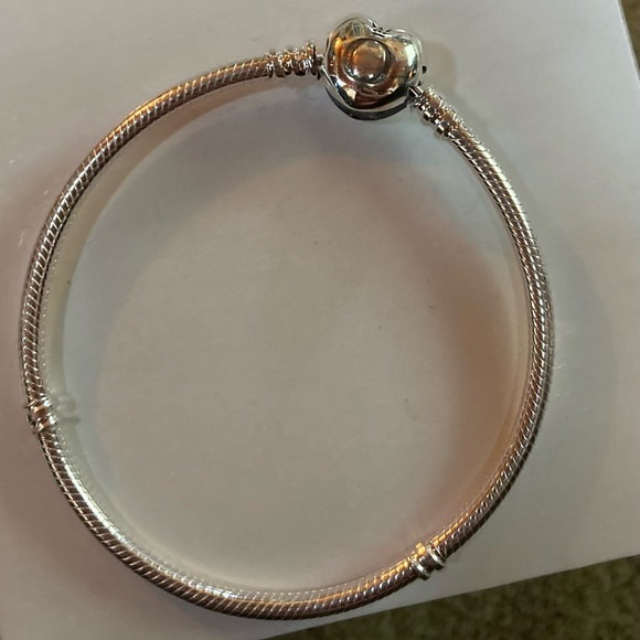 PANDORA Heart Clasp Bracelet with Heart of Love Charm - Picture 4 of 6